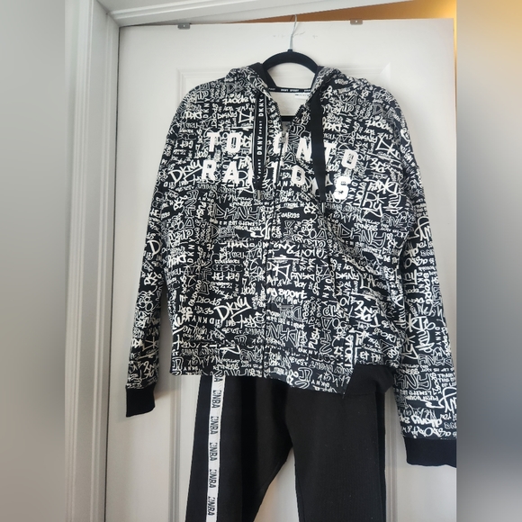 Toronto Raptors (Graffiti) Tracksuit - Picture 3 of 6